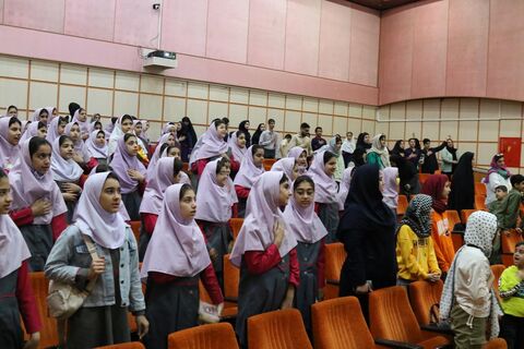 جشن هفته ملی کودک با حضور کودکان مدارس ابتدایی و کودکان مدارس استثنائی در ساری