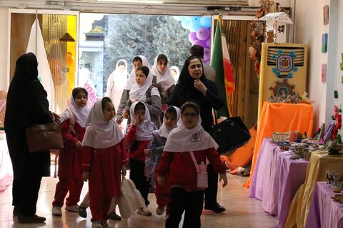 جشن هفته ملی کودک با حضور کودکان مدارس ابتدایی و کودکان مدارس استثنائی در ساری
