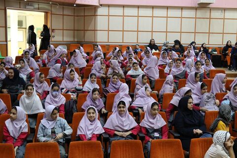 جشن هفته ملی کودک با حضور کودکان مدارس ابتدایی و کودکان مدارس استثنائی در ساری