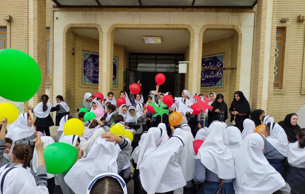 برنامههای هفته ملی کودک کانون قصرشیرین در کانون و مدرسه برگزار میشوند