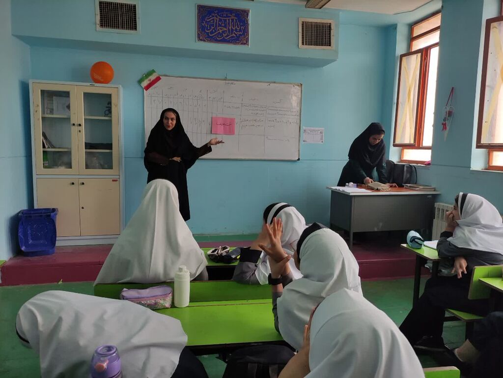 برنامههای هفته ملی کودک کانون قصرشیرین در کانون و مدرسه برگزار میشوند