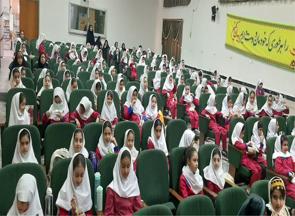 «روز قصه» با حضور کودکان گرامی داشته شد