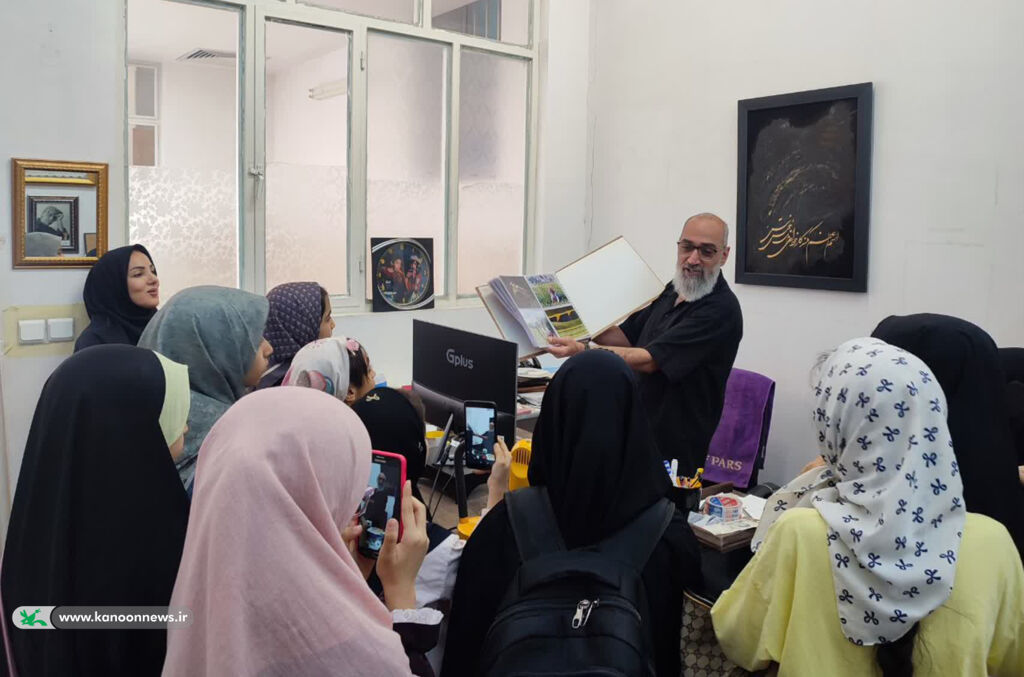 اعضای کودک کانون قم در هفته ملی کودک مهمان دفتر مجله کودک و نوجوان شدند