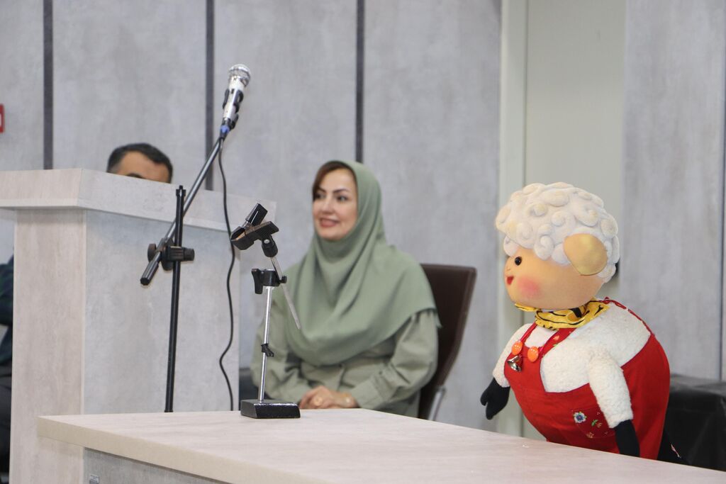 ململ در بیمارستان طالقانی گرگان؛روزی شاد برای کودکان بیمار