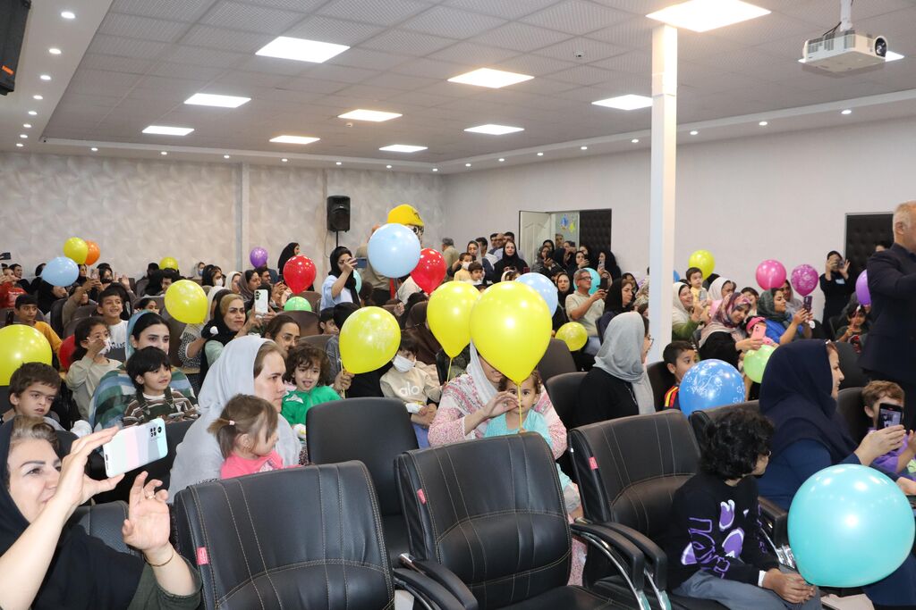 مل‌مل در بیمارستان طالقانی گرگان؛روزی شاد برای کودکان بیمار