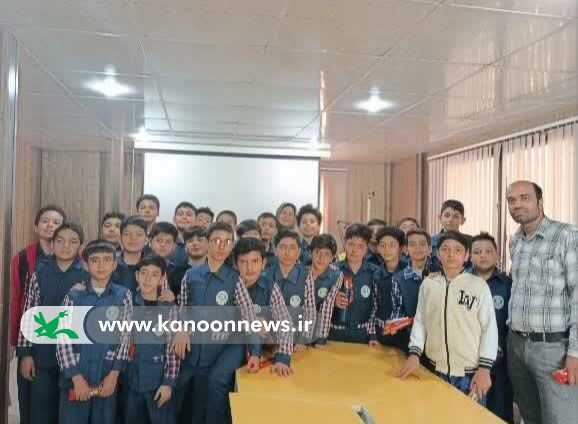 نشست ادبی «بیا تا گل برافشانیم» در کانون پرورش فکری اراک برگزار شد