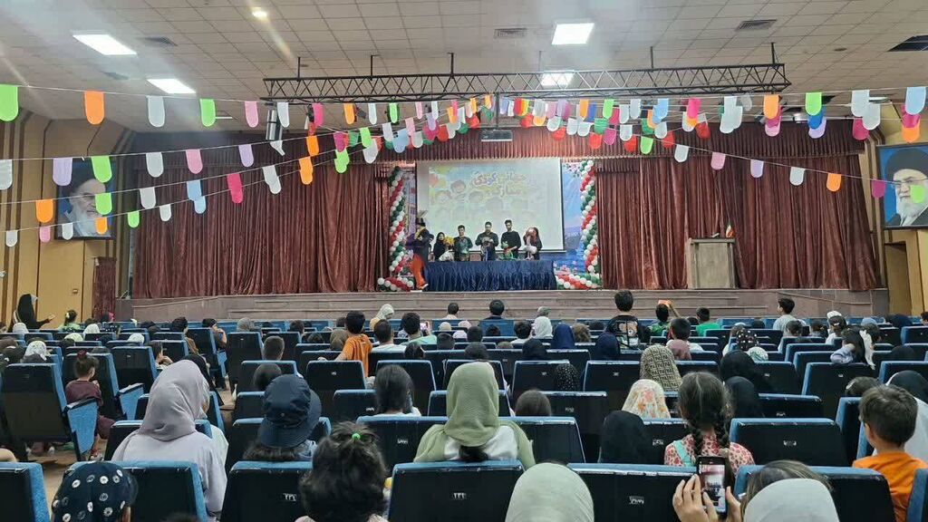 نمایش «اوکاپی»؛ درسِ همدلی و پذیرش تفاوتها برای ۷۰۰ کودک و نوجوان هرمزگانی