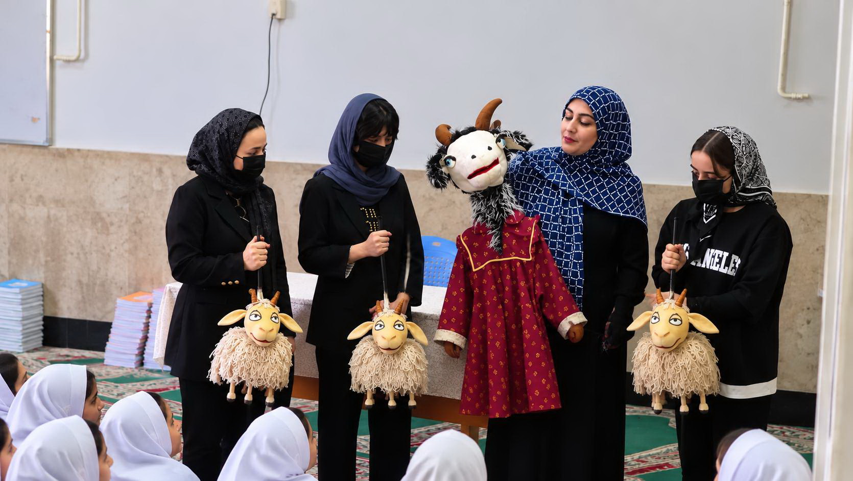 هفته ملی کودک با ویژه برنامه های متنوع در مراکز ۶/۲۷/۲۹/۳۵مراکز قرچک و طرود