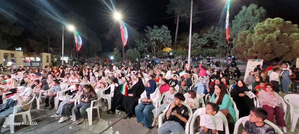 جشن بزرگ هفته ملی کودک با حضور ۴۰۰ کودک و نوجوان و خانواده هایشان در سبزوار برگزار شد
