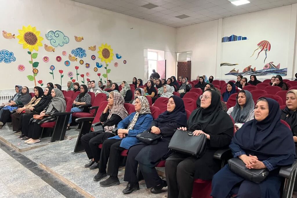 کارگاه خانواده‌محور با حضور سخنران برجسته این حوزه در مرکز شماره ۳ کانون کرمانشاه