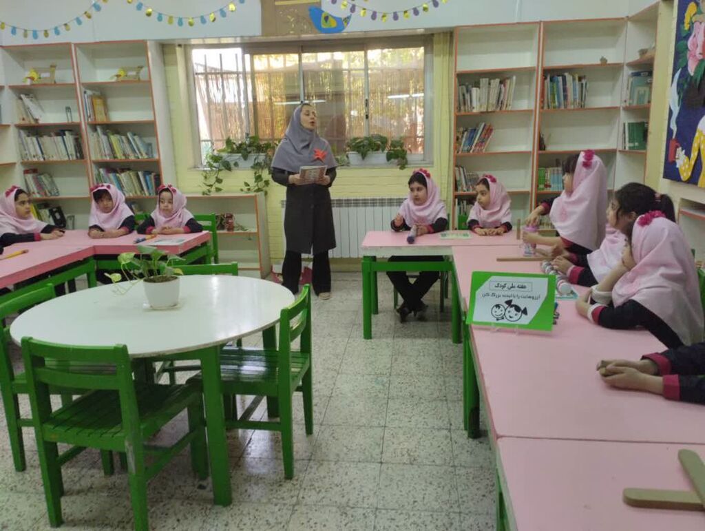 طنین شادی با شعار «لبخند کودکان، الفبای وطن است» در مرکز فرهنگی شماره ۴ مشهد