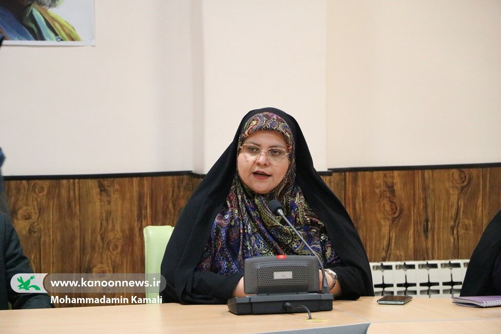 نشست مدیرکل امور بانوان و خانواده استانداری کرمان با کودکان