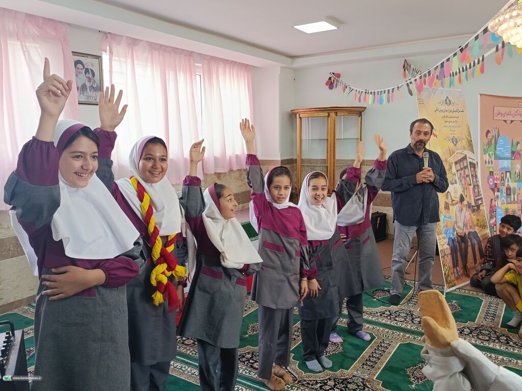 تجلیل از مربی پیشکسوت در آیینی پرشور