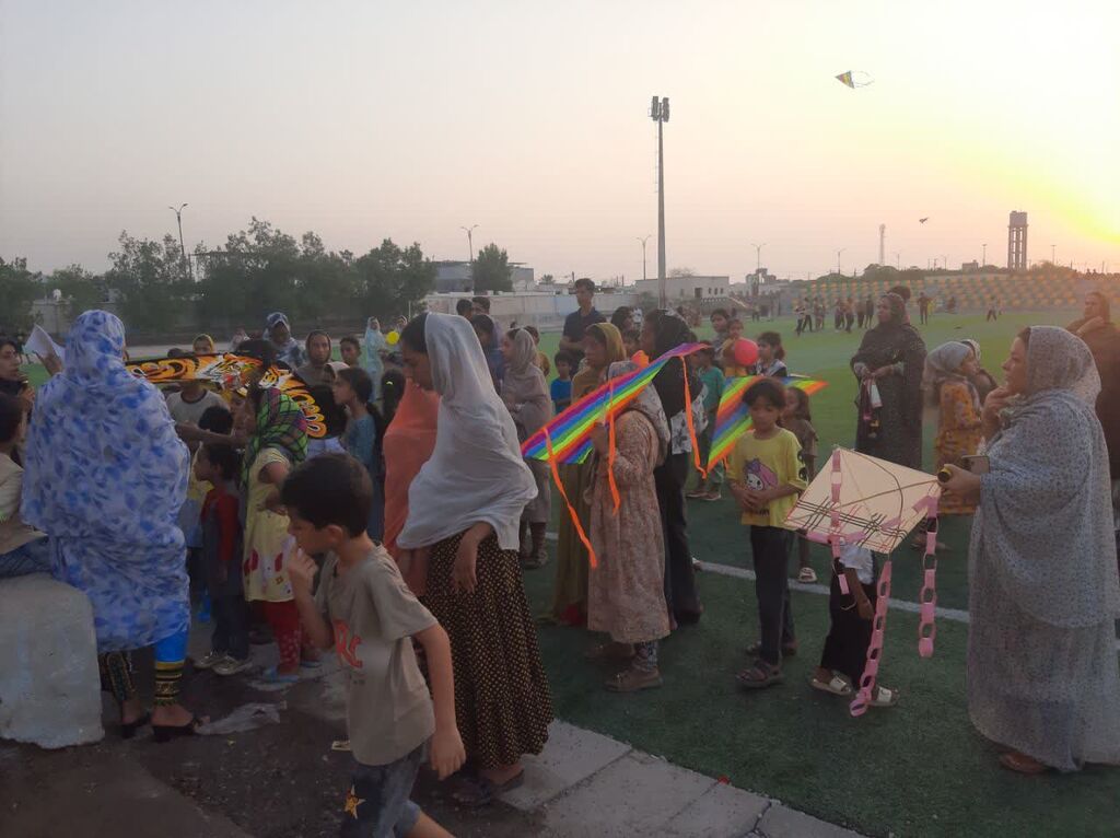 طنین شادی کودکان هرمزی در جشن بزرگ بادبادکها؛ رویدادی برای گرامیداشت هفته ملی کودک