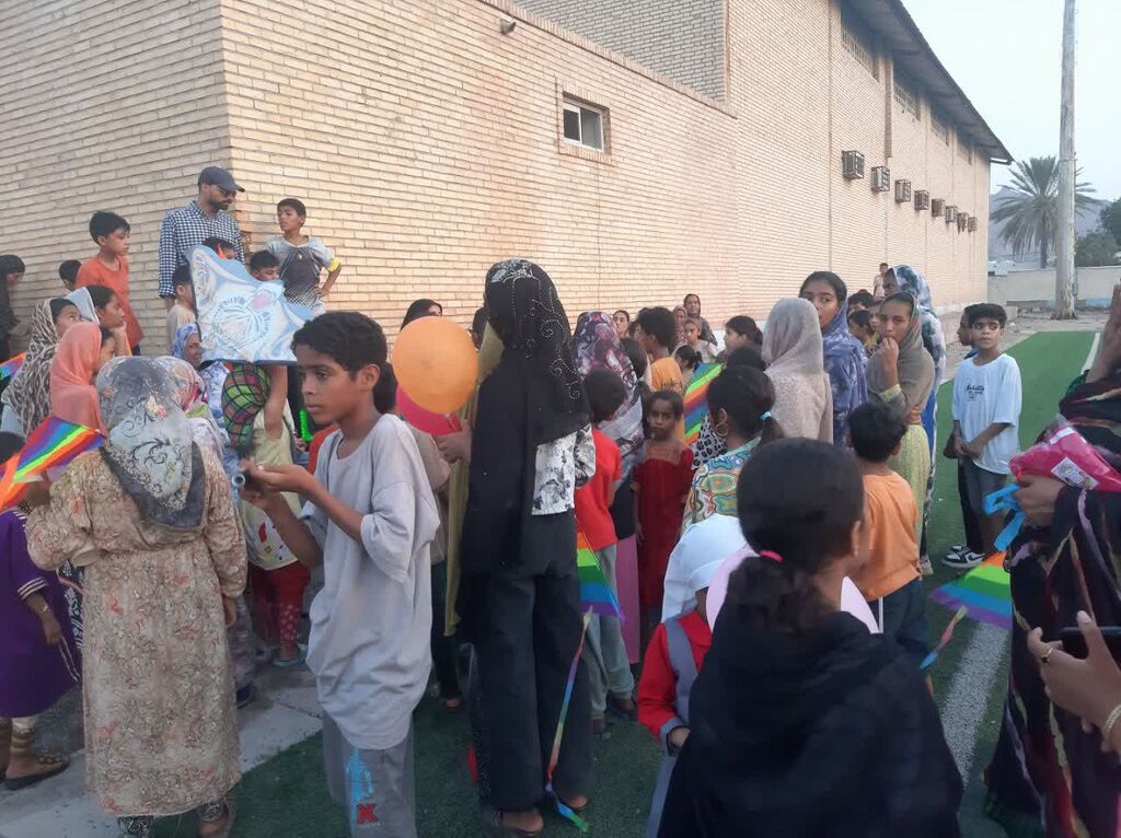 طنین شادی کودکان هرمزی در جشن بزرگ بادبادک‌ها؛ رویدادی برای گرامیداشت هفته ملی کودک