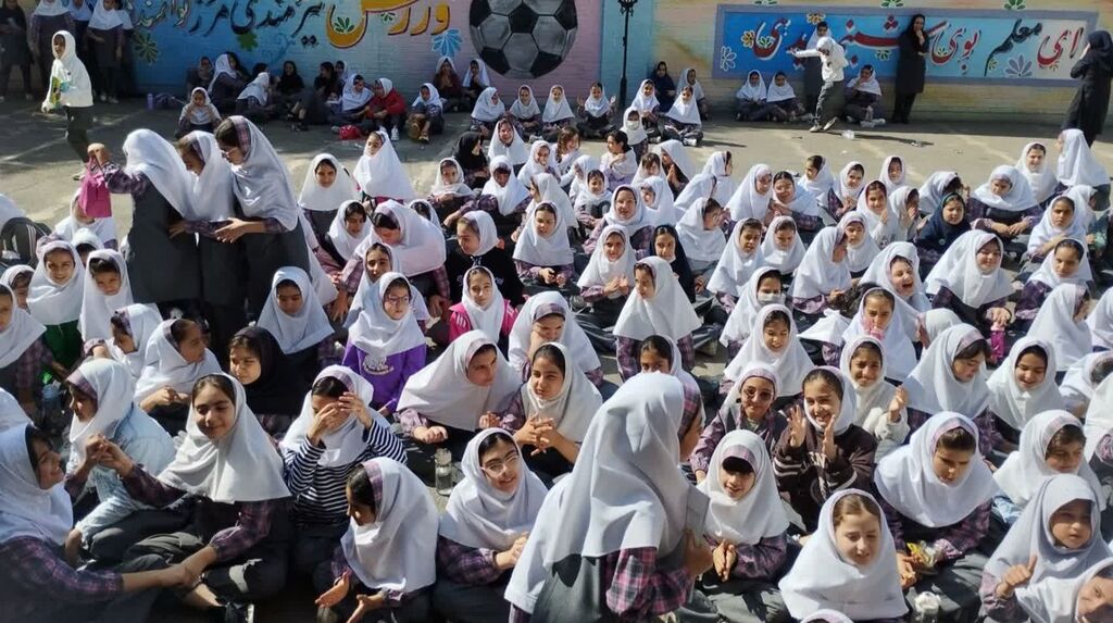 جشن هفته ملی کودک در مدارس روستاهای البرز