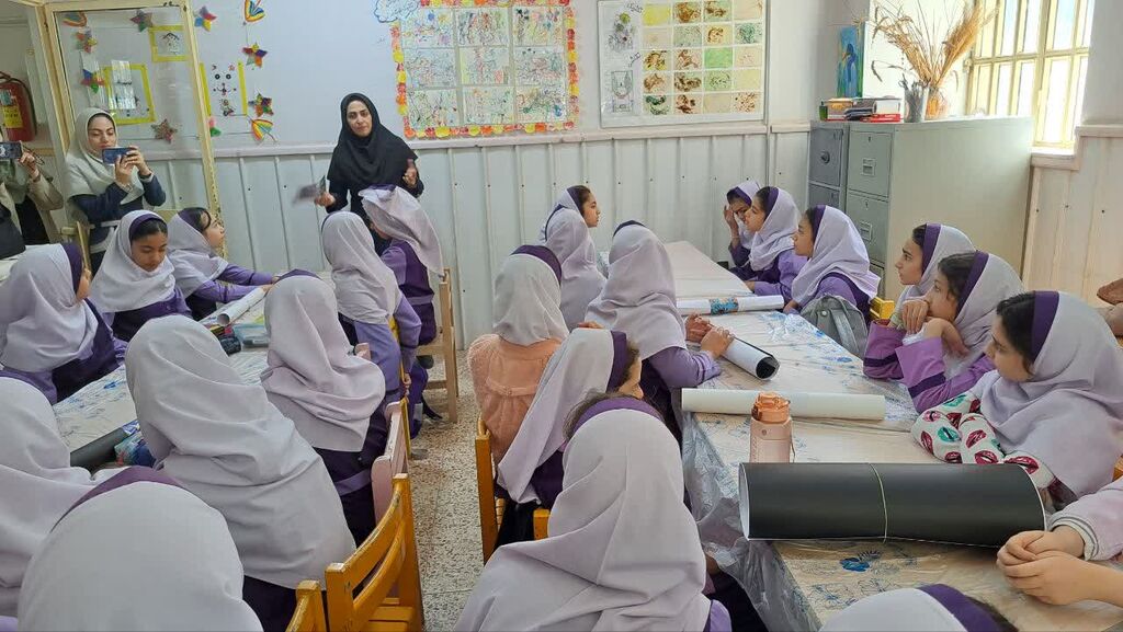 برگزاری کارگاهِ هنری با تلفیقِ خلاقانه مواد و طبیعت