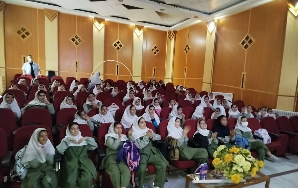دانش‌آموزان دبستان شهید طمری میهمان جشن هفته ملی کودک مرکز شماره ۲ صحنه شدند