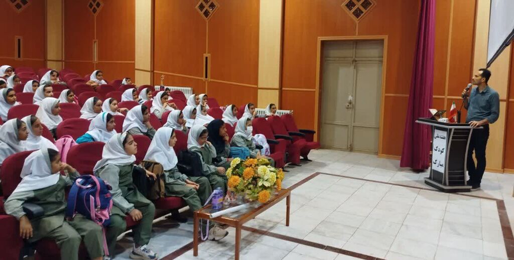 دانش‌آموزان دبستان شهید طمری میهمان جشن هفته ملی کودک مرکز شماره ۲ صحنه شدند