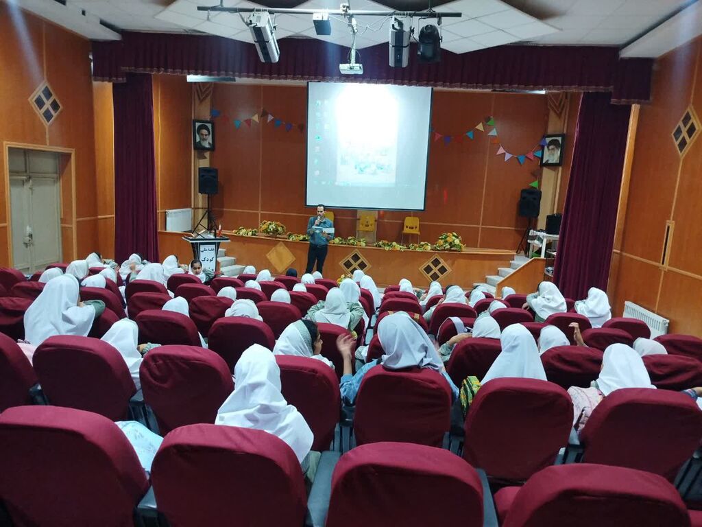 دانش‌آموزان دبستان شهید طمری میهمان جشن هفته ملی کودک مرکز شماره ۲ صحنه شدند