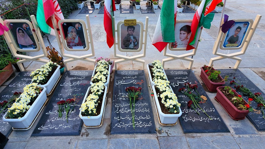 «عروسکهای کوچک، آرزوهای بزرگ»؛ تجدید میثاق کودکان اصفهان با شهدای کودک و نوجوان جنگ رمضان