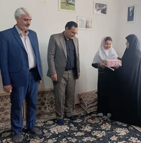 دیدار مدیرکل کانون پرورش فکری ومعاون سیاسی امنیتی اجتماعی استاندار ایلام با خانواده شهید مدافع امنیت در آخرین روز ازهفته ملی کودک