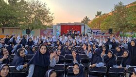 تماشاخانه سیار کانون استان تهران در روستای ولی‌آباد قرچک