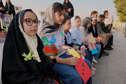 گزارش تصویری«عروسک‌های کوچک، آرزوهای بزرگ»؛ تجدید میثاق کودکان اصفهان با شهدای کودک و نوجوان جنگ رمضان