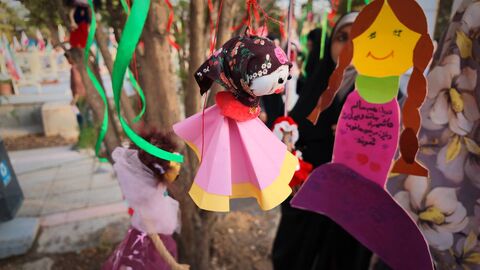 گزارش تصویری«عروسک‌های کوچک، آرزوهای بزرگ»؛ تجدید میثاق کودکان اصفهان با شهدای کودک و نوجوان جنگ رمضان