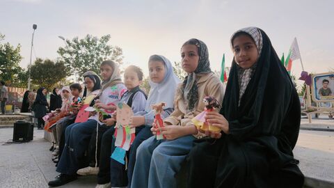 گزارش تصویری«عروسک‌های کوچک، آرزوهای بزرگ»؛ تجدید میثاق کودکان اصفهان با شهدای کودک و نوجوان جنگ رمضان