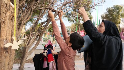گزارش تصویری«عروسک‌های کوچک، آرزوهای بزرگ»؛ تجدید میثاق کودکان اصفهان با شهدای کودک و نوجوان جنگ رمضان