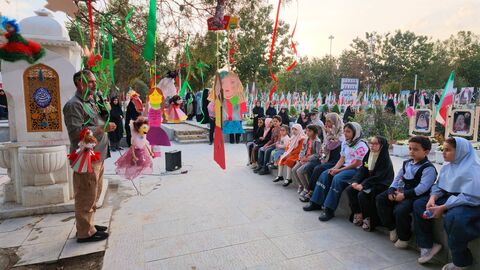 گزارش تصویری«عروسک‌های کوچک، آرزوهای بزرگ»؛ تجدید میثاق کودکان اصفهان با شهدای کودک و نوجوان جنگ رمضان