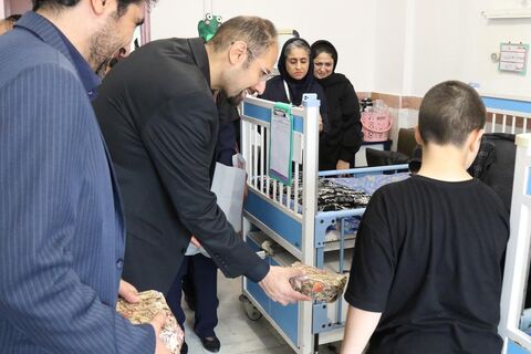 عیادت از بیماران کودک و نوجوان در هفته ملی کودک در بیمارستان بوعلی ساری