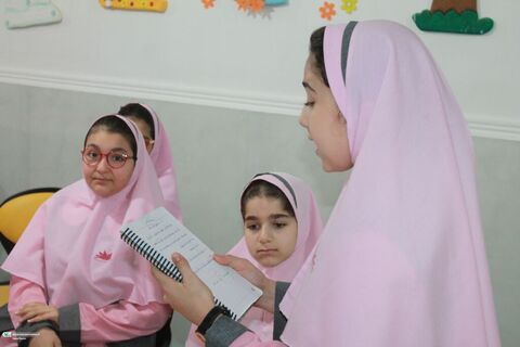 نشست حافظ‌خوانی با حضور کارشناس ادبی کانون خوزستان در اهواز برگزار شد