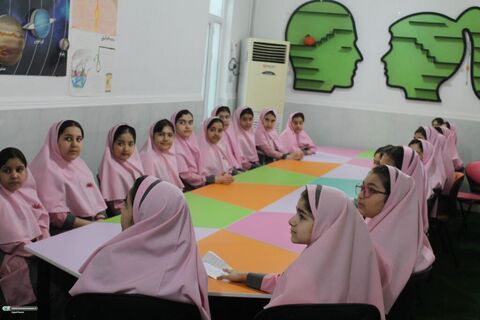 نشست حافظ‌خوانی با حضور کارشناس ادبی کانون خوزستان در اهواز برگزار شد