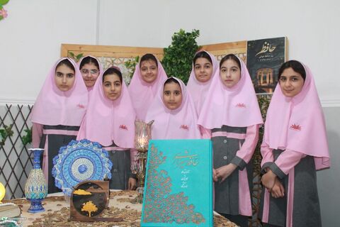 نشست حافظ‌خوانی با حضور کارشناس ادبی کانون خوزستان در اهواز برگزار شد