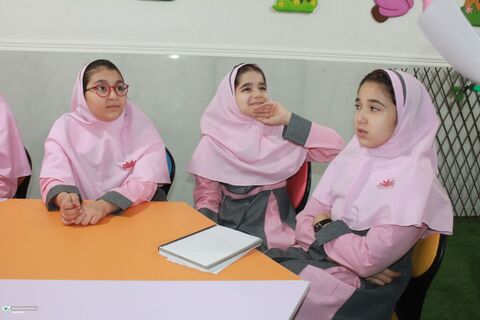 نشست حافظ‌خوانی با حضور کارشناس ادبی کانون خوزستان در اهواز برگزار شد