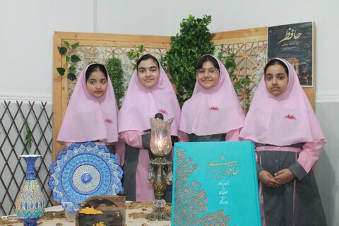 نشست حافظ‌خوانی با حضور کارشناس ادبی کانون خوزستان در اهواز برگزار شد