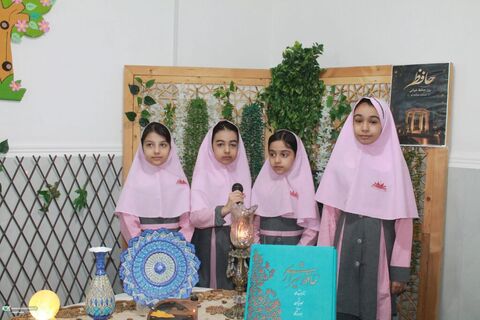 نشست حافظ‌خوانی با حضور کارشناس ادبی کانون خوزستان در اهواز برگزار شد