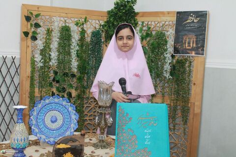 نشست حافظ‌خوانی با حضور کارشناس ادبی کانون خوزستان در اهواز برگزار شد