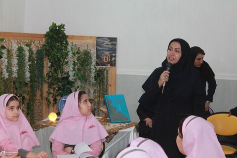 نشست حافظ‌خوانی با حضور کارشناس ادبی کانون خوزستان در اهواز برگزار شد
