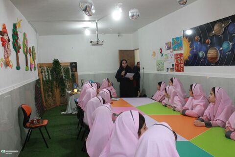 نشست حافظ‌خوانی با حضور کارشناس ادبی کانون خوزستان در اهواز برگزار شد
