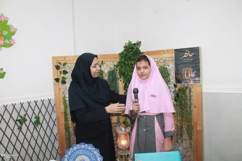 نشست حافظ‌خوانی با حضور کارشناس ادبی کانون خوزستان در اهواز برگزار شد