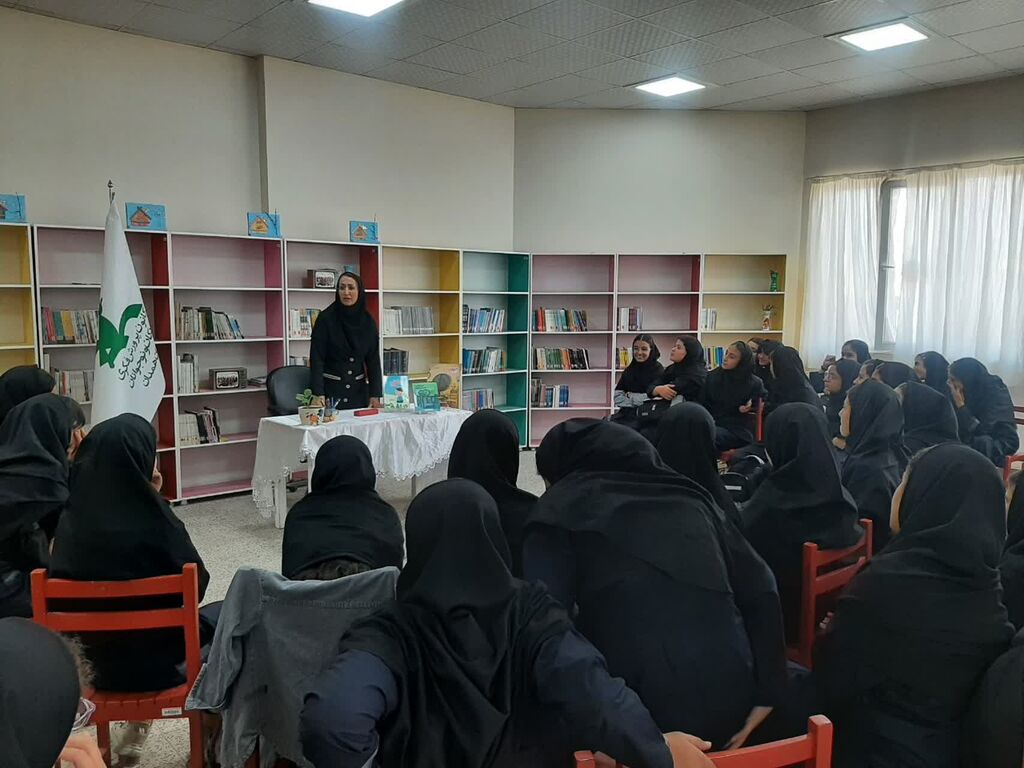 نشست ادبی «دیدار دوست» در مجتمع شهید مدنی همدان برگزار شد