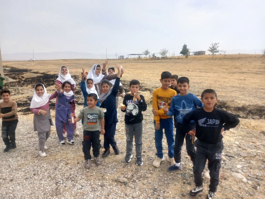 برنامه‌های شاد هفته ملی کودک در روستاهای کم‌برخوردار کرمانشاه اجرا شد