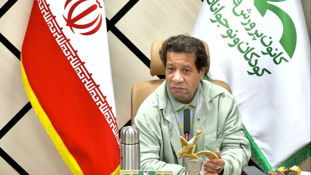 حافظ، آینه‌ای تمام‌قد برای شناخت خویشتن است