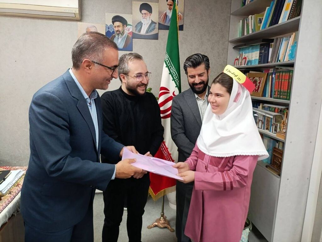 دیدار صمیمانه فرماندار اهر با استعدادهای کانون پرورش فکری تحت شعار «لبخند کودکان، الفبای وطن»