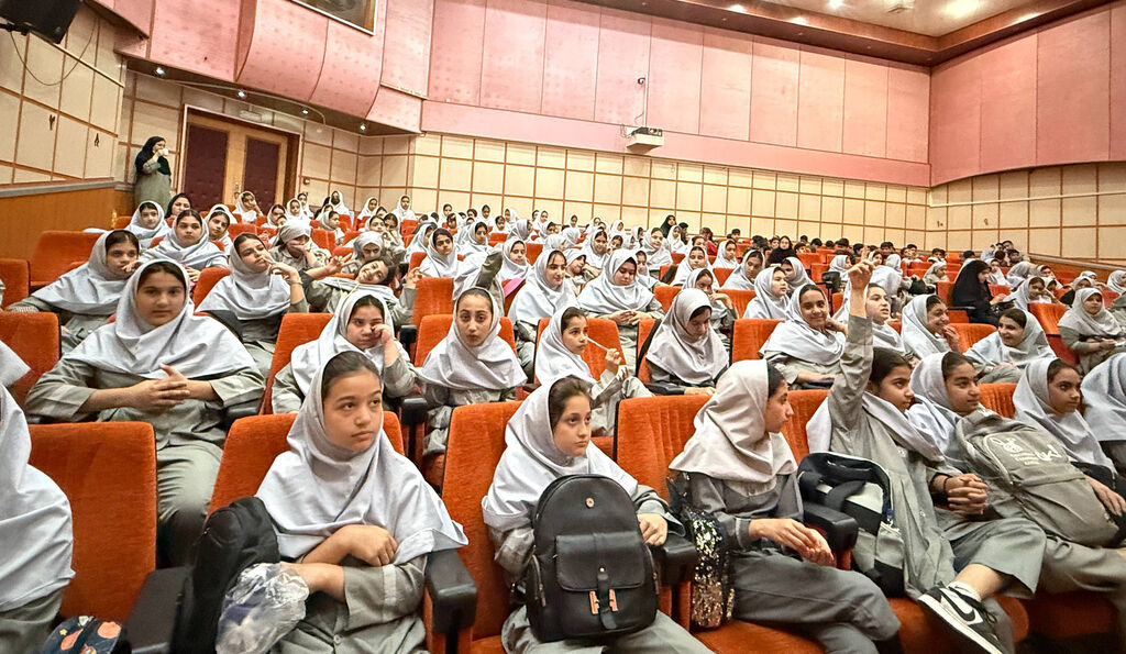 دانش‌آموزان در نشست علمی «وقتی زمین را ترک می‌کنیم» با رازهای سفر به فضا آشنا شدند