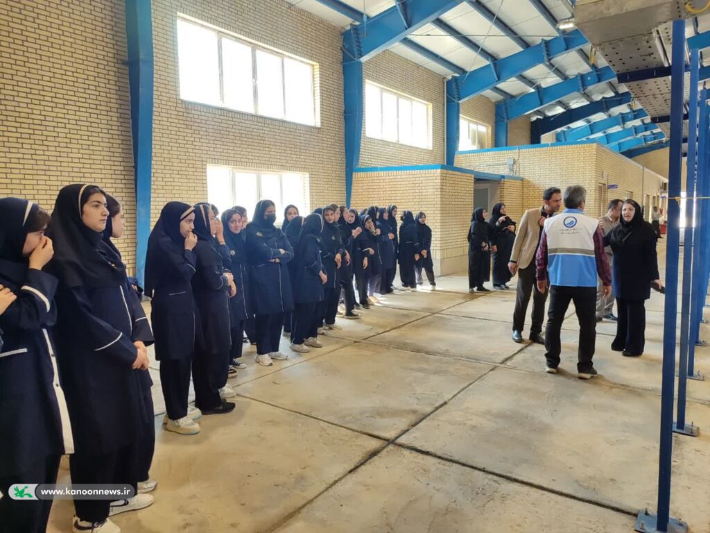 بازدید نوجوانان از تصفیهخانه آب یاسوج و آزمایشگاه کنترل کیفی آب و فاضلاب استان