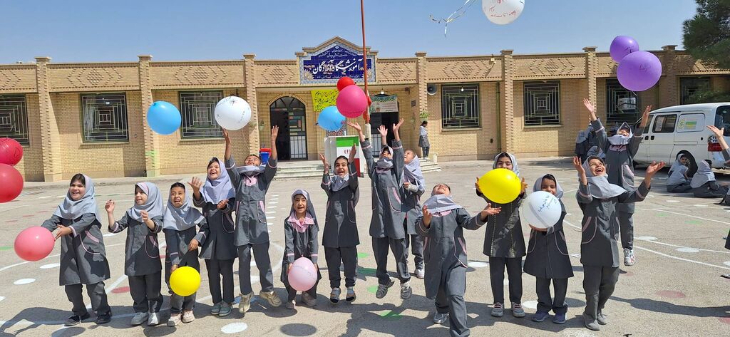 پرواز کتاب و تلسکوپ با مراکز سیار کانون به بام روستاها